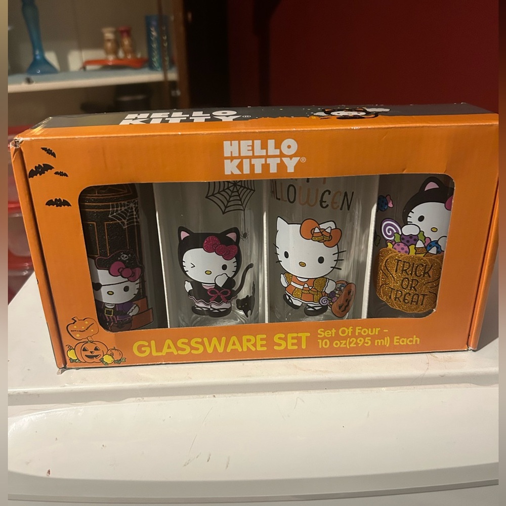 Hello Kitty Halloween Glassware Set
